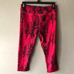 Under Armour Pink and Black Pattern HeatGear Compression Cropped Leggings